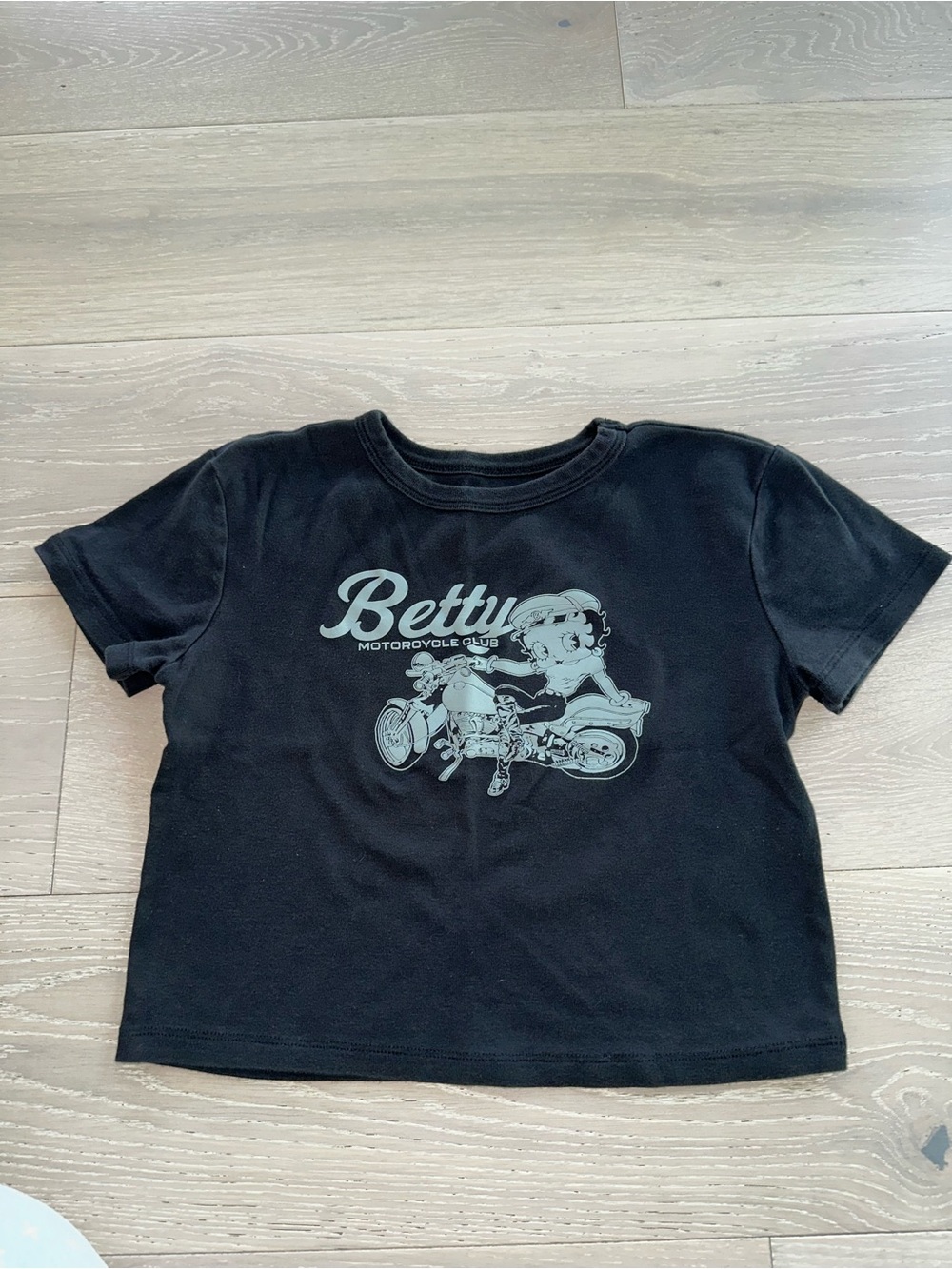 Betty Boop "Betty Motorcycle Club" crop baby tee sz large